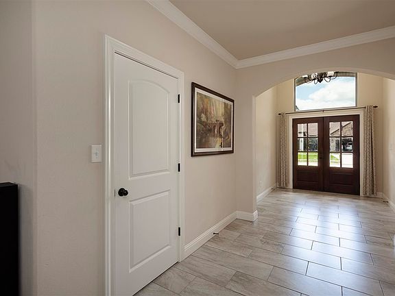 5th image of 6560 Columbus Cir