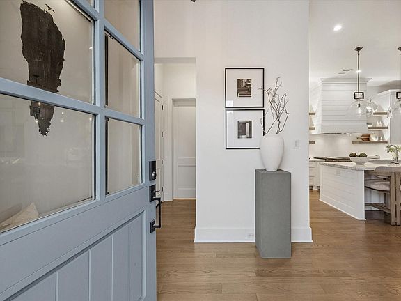 4th image of 1410 Indiana St