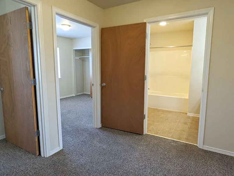 Wellesley Park Apartments — Photo 127