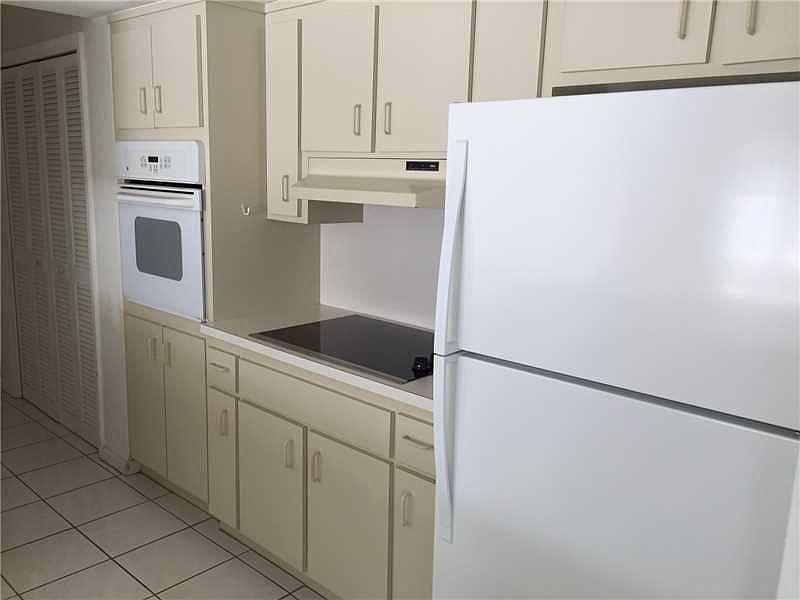 2nd image of 2760 NE 29th St