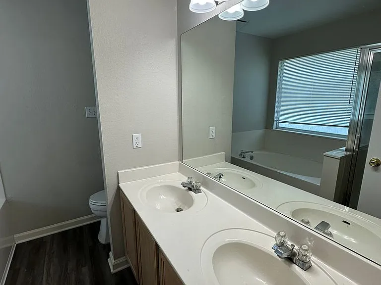 1917 White Oak Cir — Photo 17
