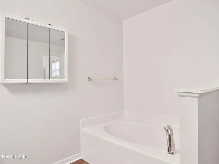 11 Wheatfield Dr — Photo 20