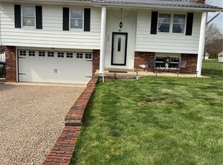 1085 Walter Dr, Zanesville, OH 43701