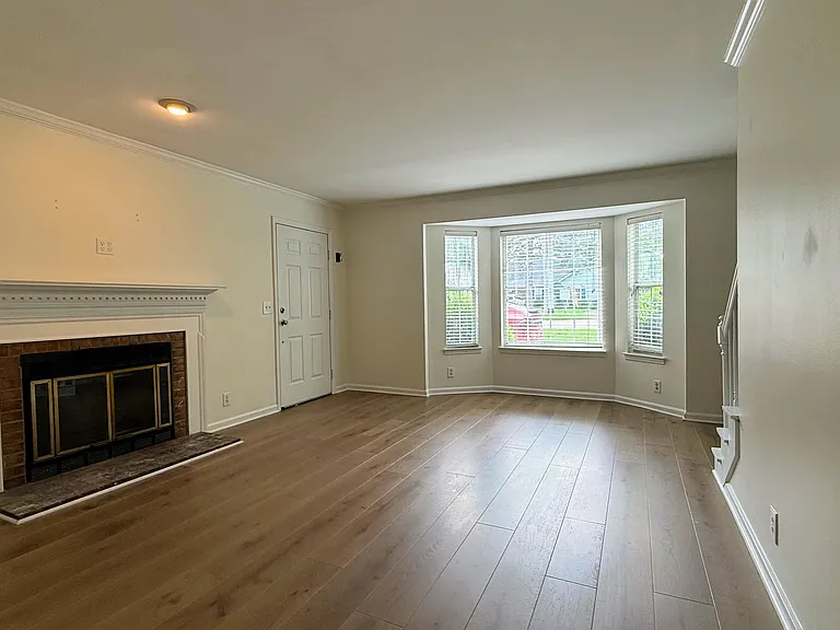 1221 Carriage Park Dr — Photo 25