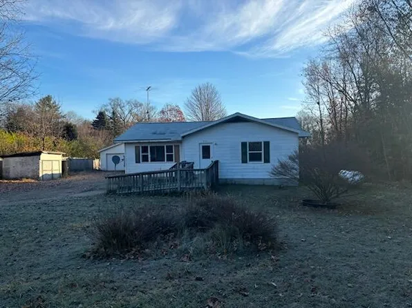 830 S Evergreen Dr, Newaygo, MI 49337