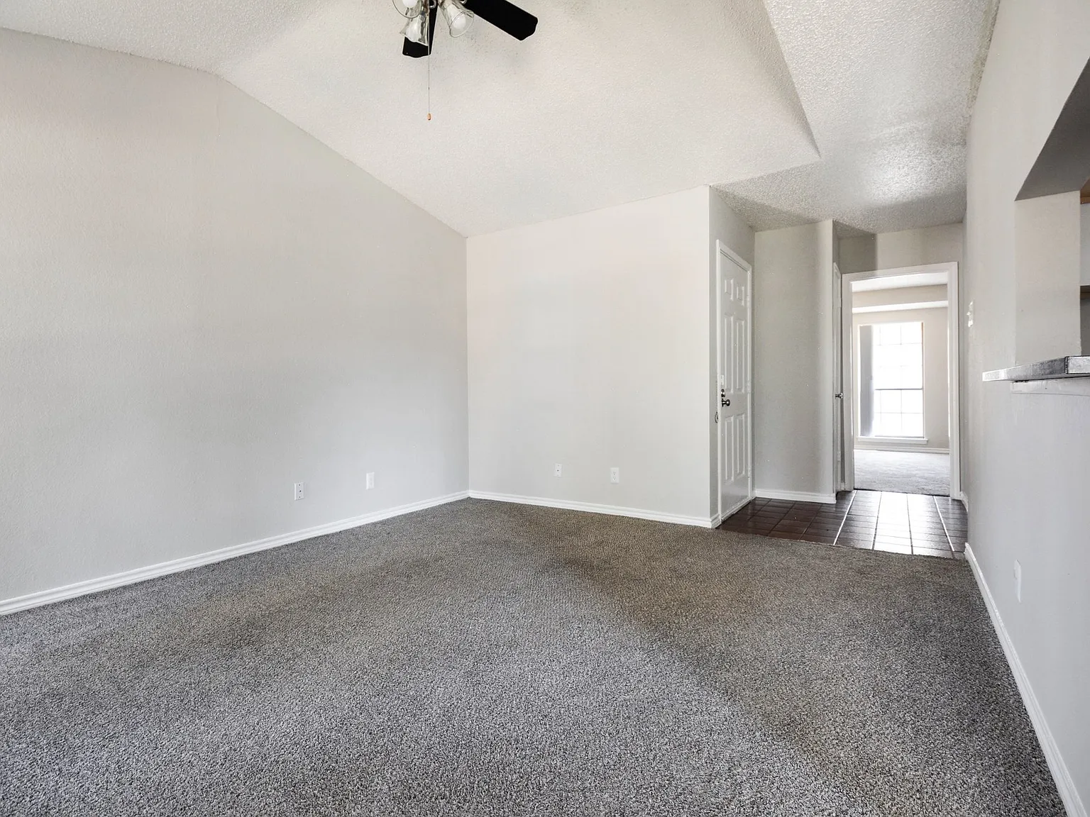 2 bed, 941 sqft, $1,445 — Photo 4
