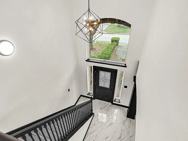 11915 Helene Ct — Photo 13