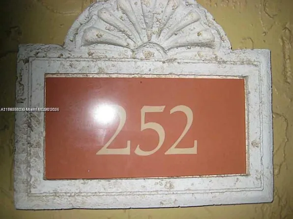8120 Geneva Ct APT 252, Doral, FL 33166