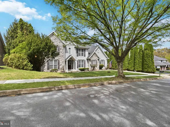 1221 Jill Dr, Hummelstown, PA 17036