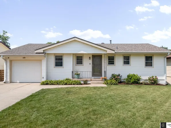 7502 Arrowrock Dr, Bellevue, NE 68157
