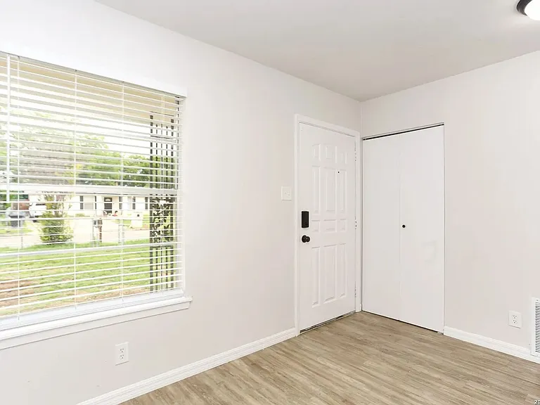 7118 Castleridge St — Photo 3