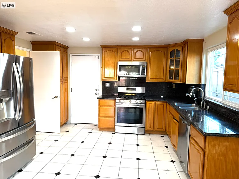 3214 Yellowleaf Ct — Photo 2