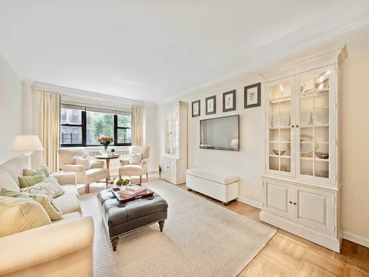 Sold by Sotheby's International Realty | media 10