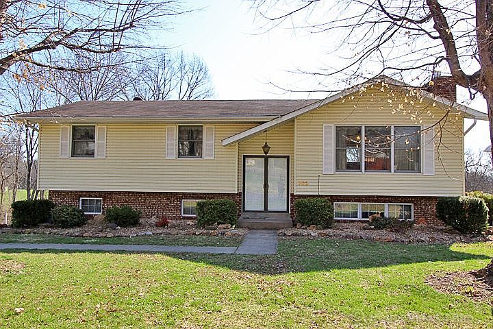 1st image of 702 Woodbine Pl