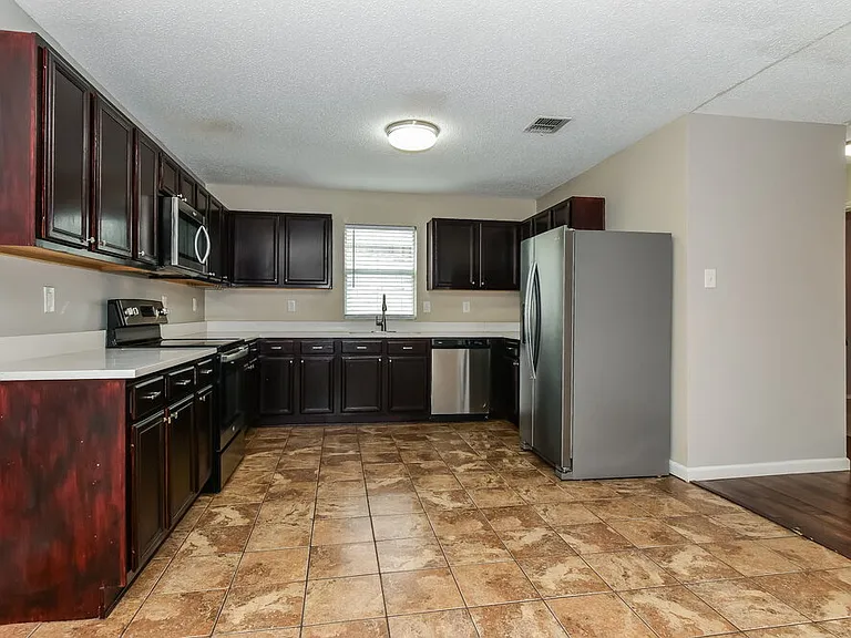 2316 Graystone Dr — Photo 9