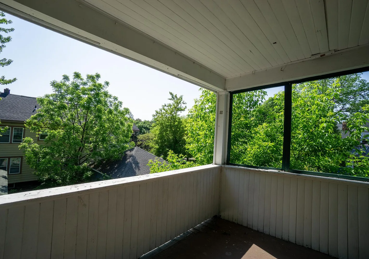 971 Lancaster Ave - Available 7/1/27 - Beautiful Duplex Within Walking Distance To Campus — Photo 4