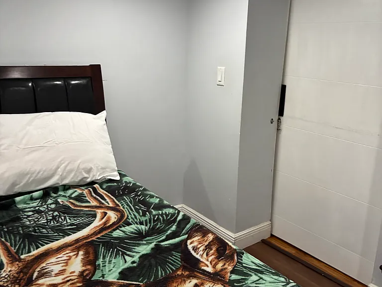 1008 E River Dr — Photo 5