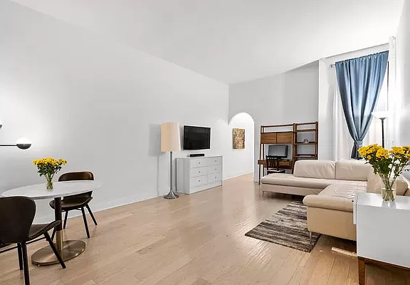 2nd image of 175 E 93rd St APT 1B