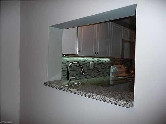 5th image of 305 Village Ln Unit D