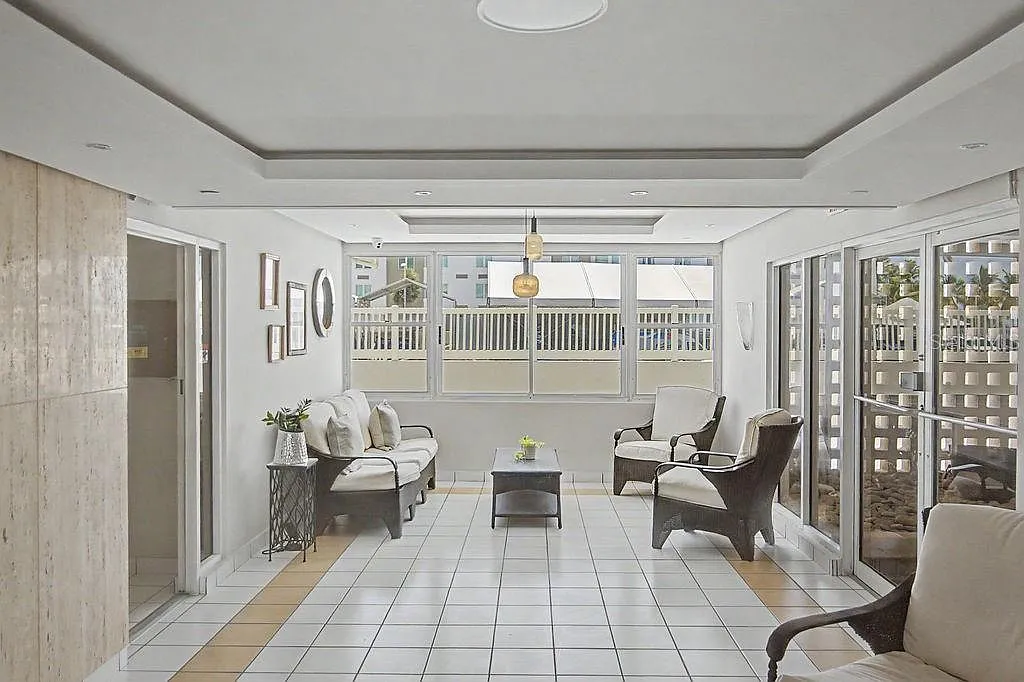2 bed, 2.0 bath, 1185 sqft, $4,000 — Photo 2