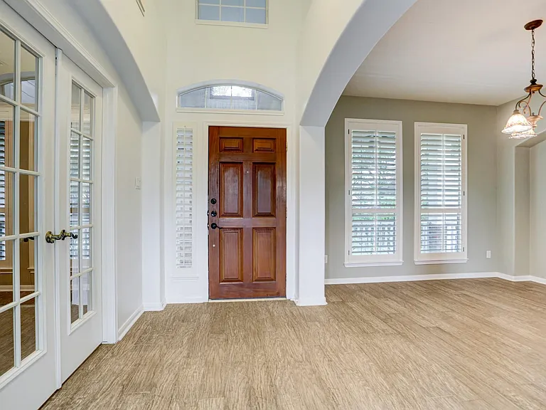 10410 Five Oaks Ct — Photo 8