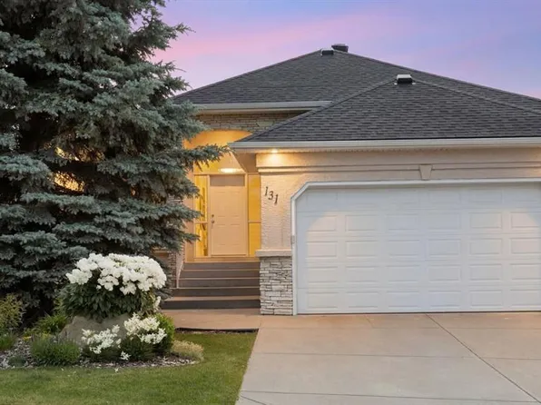 131 W Gleneagles Ter, Cochrane, AB T4C 1W6