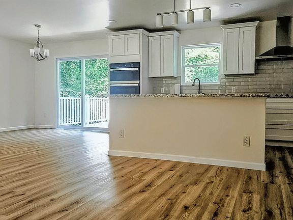2nd image of 130 Forest Hills Dr