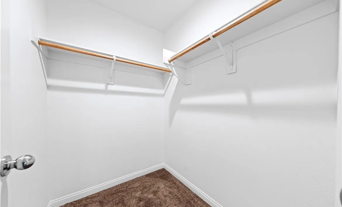 6 bed, 4200 sqft, $999 — Photo 1