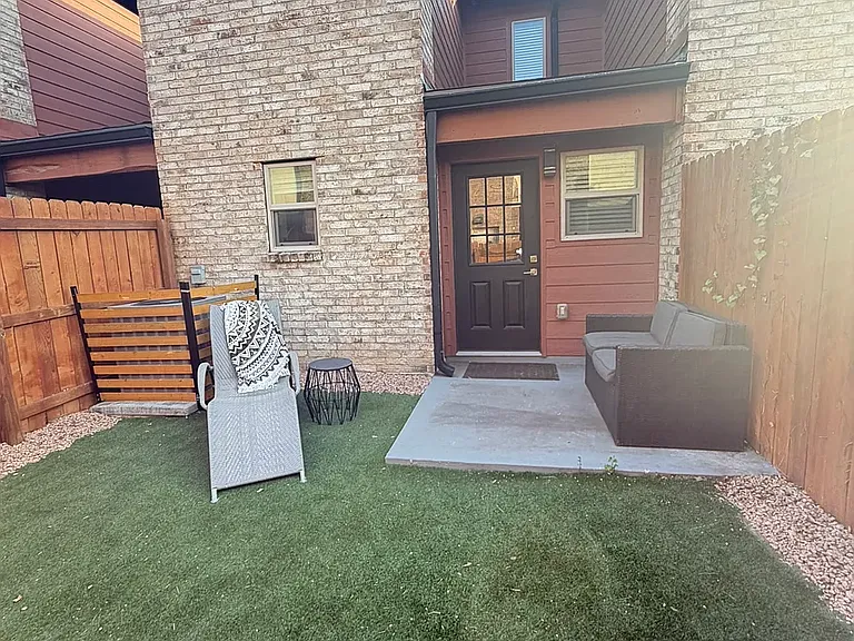 2718 Old Field Dr #302 — Photo 16