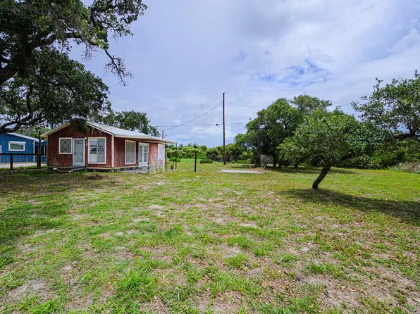 28 Saint Charles Loop E, Rockport, TX 78382