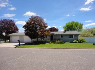 916 Eagle Dr, Kingsford, MI 49802