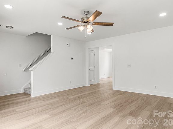 4th image of 223 Newport Dr