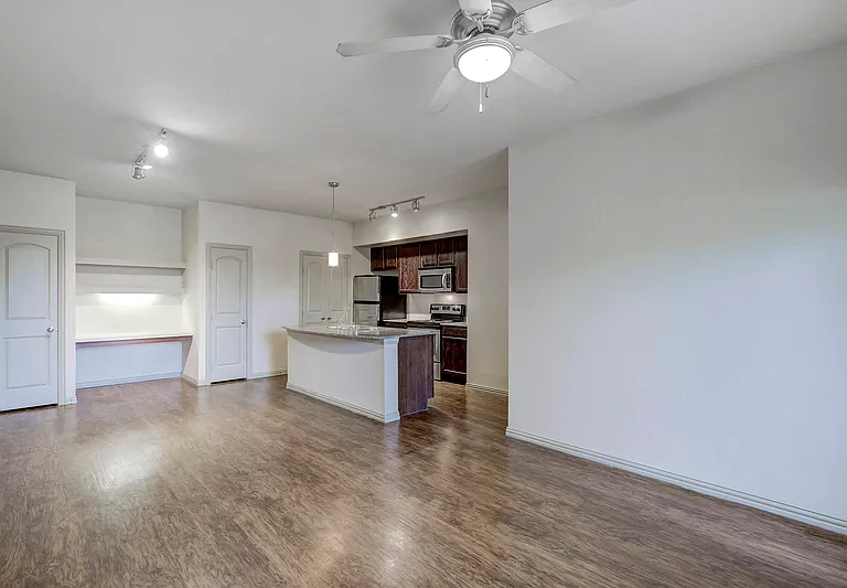 Summercrest Burleson Apartments — Photo 11
