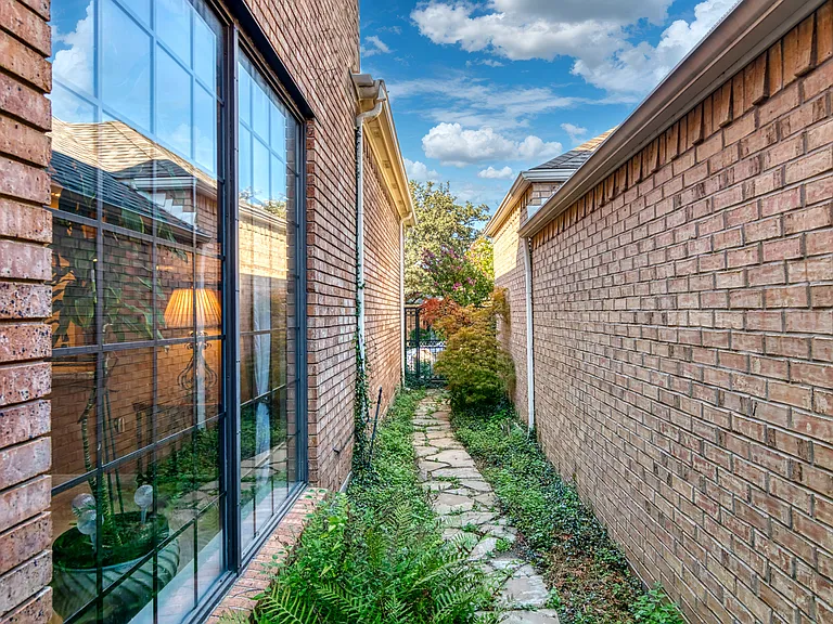 5920 Encore Dr — Photo 32