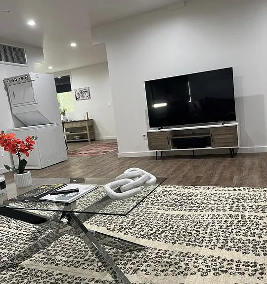 124 S Croft Ave #101 — Photo 5