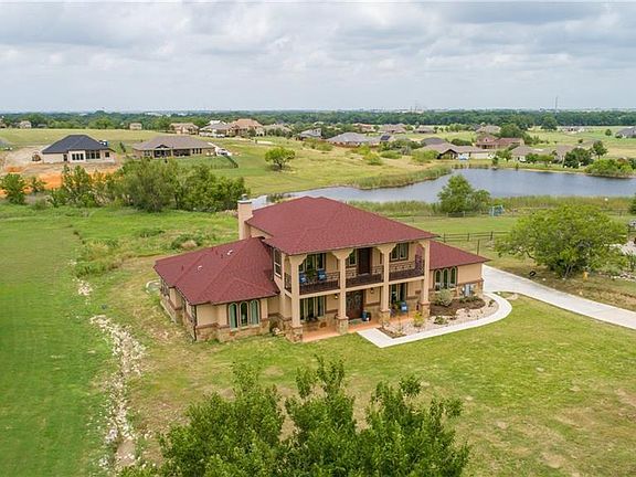 3rd image of 325 Comanche Cir