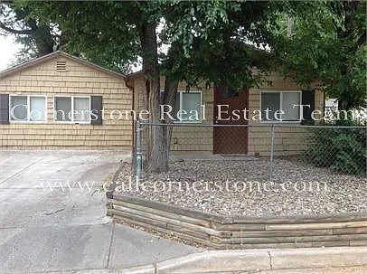 2 bed, 1.0 bath, 760 sqft, $1,239 — Photo 1