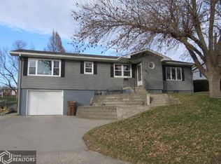 617 Parkview Dr, Carroll, IA 51401