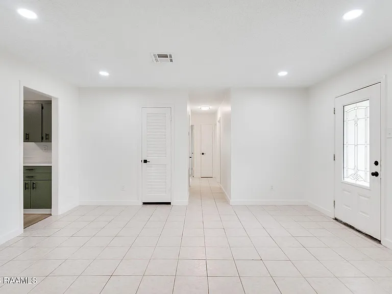 304 W Broussard St — Photo 7