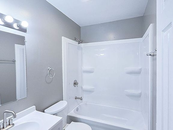 3rd image of 1053 S Jackson St APT 6