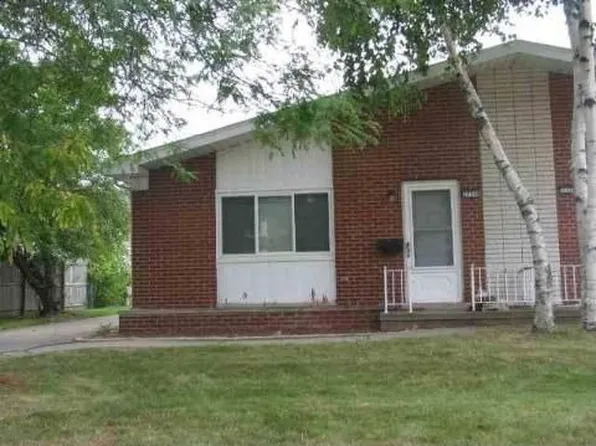 22330 Bon Heur St, Saint Clair Shores, MI 48081