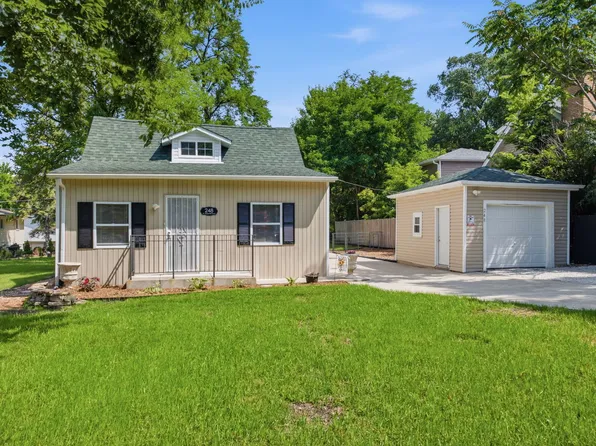 248 W Naperville Rd, Westmont, IL 60559