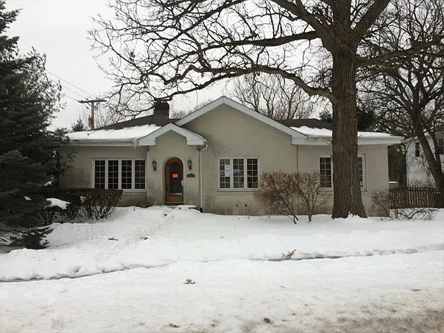 216 W Bloomingdale Rd photo 1