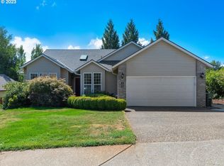 161 NW Plum St, Dundee, OR 97115