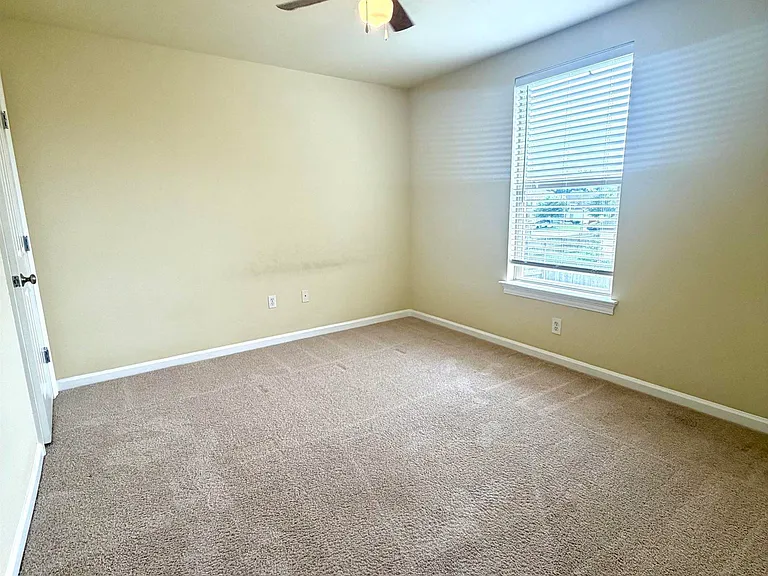 18163 Pinehurst Dr — Photo 32