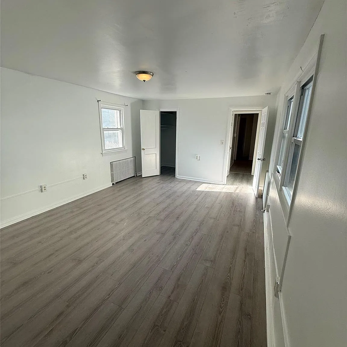 3 bed, 1.0 bath, 1899 sqft, $2,500 — Photo 2