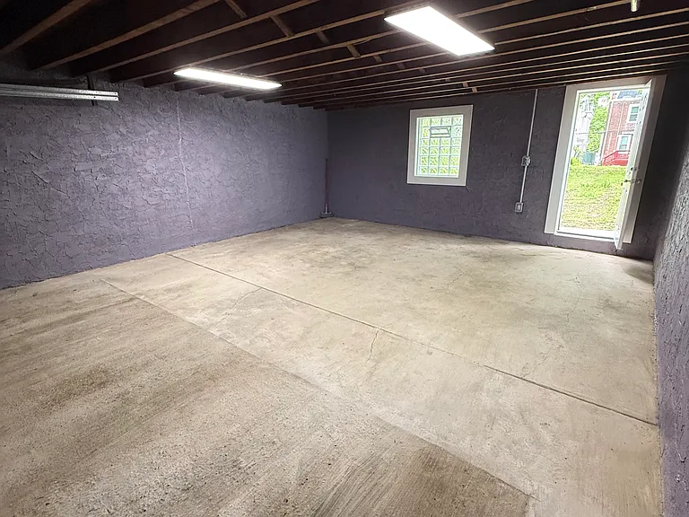 507 E Washington Ln — Photo 36