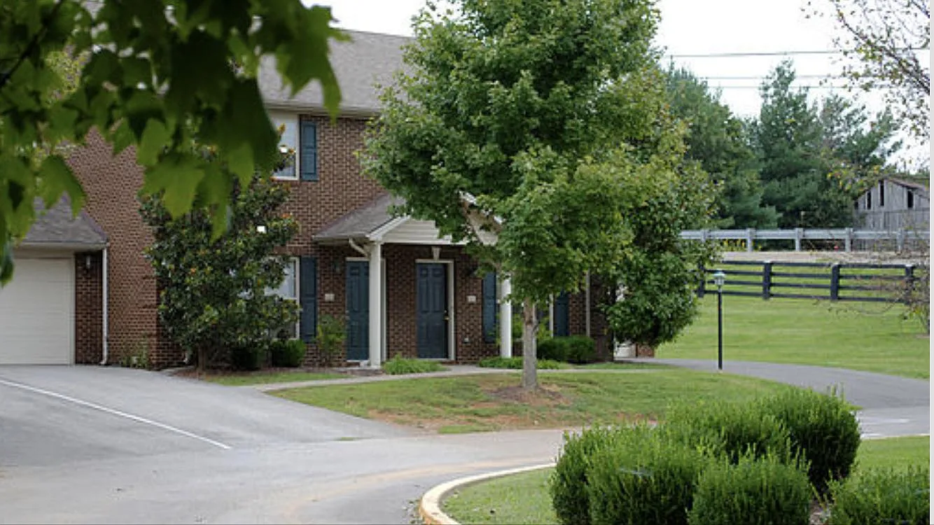 2 bed, 1.5 bath, 1200 sqft, $1,149 — Photo 1