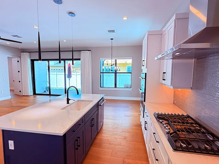1403 Michigan Ave — Photo 12