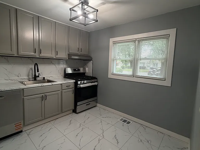 17155 Lorenz Ave — Photo 4
